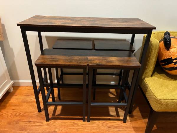 Bar table + 4 stools 1