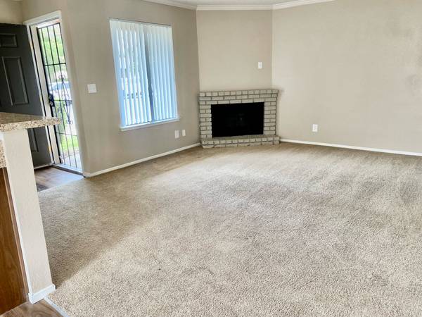 $2,025 / 2br - 1006ft2 - AVAILABLE SOON! 2 BED 2 BATH, ATTACHED GARAGE, WASHER/DRYER HOOK UPS! (CLOSE TO OLD TOWN CLOVIS, GOOD SHOPPING AND GREAT DINING!)63798509673985123