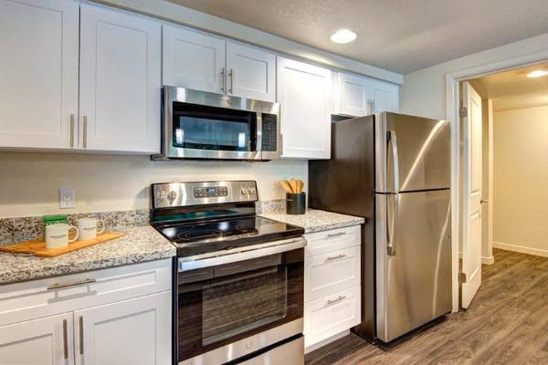 $2,655 / 2br - 1250ft2 - Upgrades Throughout, Walk-In Closet, Tour Today (Downtown City of Bellevue)63885126024961120