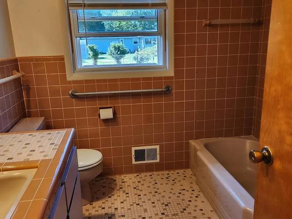 $800 / 3br - 1312ft2 - THIS the place you call HOME! (Lansing)63620274146819124