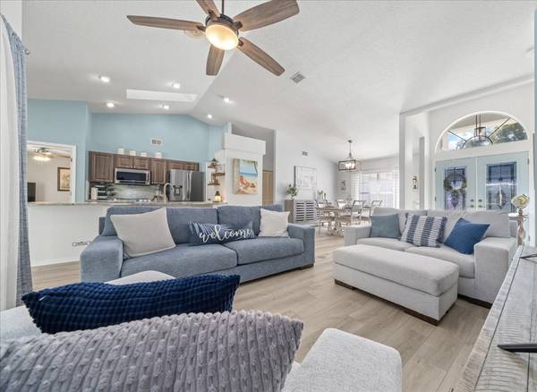 $379,000 / 3br - 3/2 Gorgeous Pool Home💎 (Homosassa)63963328158211124