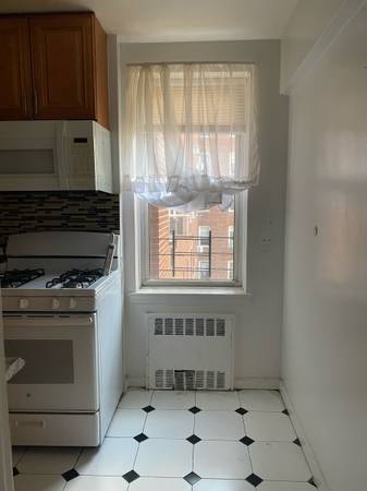 $2,200 / 1br - UN HERMOSO DEPARTAMENTO DE UN DORMITORIO EN FOREST HILLS (64 AV YELLOWST FOREST HILLS)63854288548867124