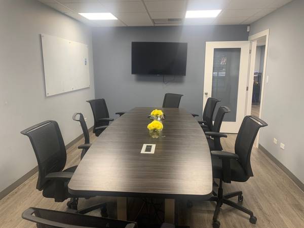 $2,200 / 1000ft2 - 1000sqft Main Level Office w Reception Area in Professional Building (Palos Hills)63898860546178120