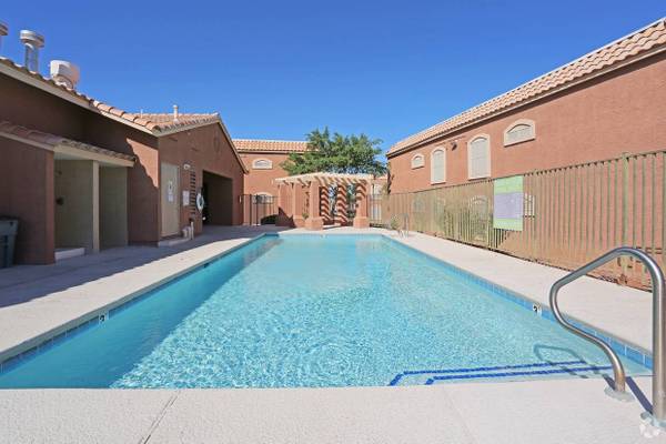$1,425 / 3br - 867ft2 - A world of style: Exceptional 3 BR, 867 Sq Ft spaces! (Henderson)63859497405443124
