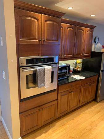 $850 / 1br - 120ft2 - Large House Bedroom Available (Marshfield)63809989336705121