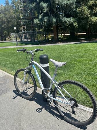 Bike with new lock - $130 (palo alto)634433474972171225