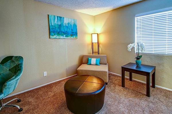 $999 / 1br - 800ft2 - Walk-In Closet, Upgraded Flooring, BBQ/Picnic Area (1600 E. University Ave., Las Vegas, NV)63907028244482120
