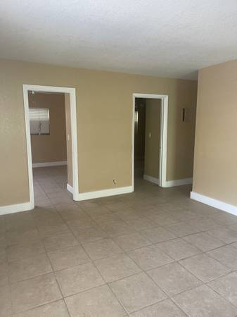 $1,900 / 1br - 900ft2 - 2 Bedroom / 1 Bath Riverside Park64051007540609121