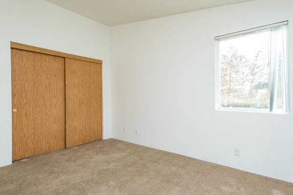 $1,421 / 2br - 792ft2 - Woof! Bark! Meow! Pets Allowed Here! Check us out! (Gresham - North Central)63831397649665123