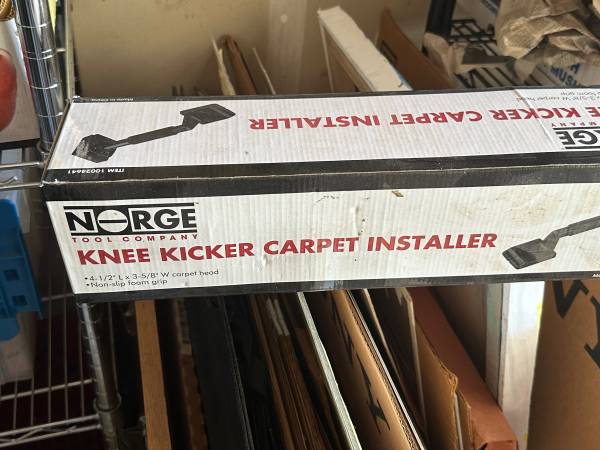 Knee kicker carpet installer 1