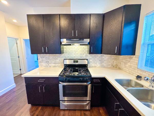 $3200.00 / 3br - 1000ft2 - Remodeled 3 bed 2 bath Paradise in Emeryville, CA63868153029379124