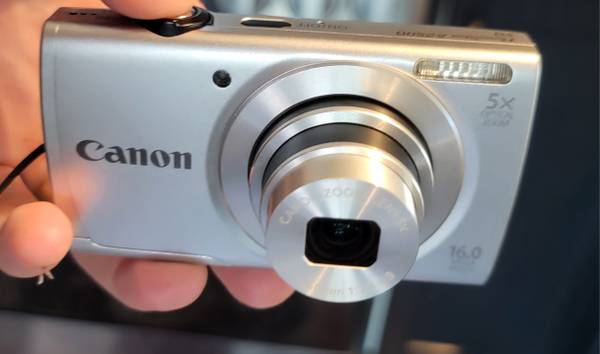 Need Broken / Non-Functioning DIGITAL CAMERAS 1