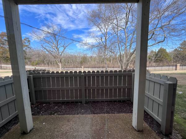 $1,366 / 2br - 1050ft2 - Majestic, Renovated, Lakeside Chase Cove is in a Wonderful Location! (Nashville)63673250175745123