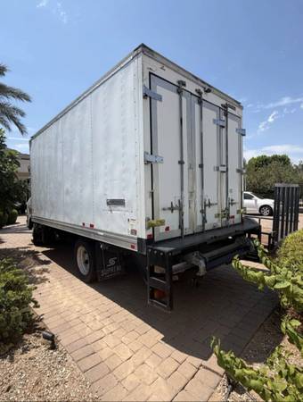 2017 Isuzu NRR - Photo 2