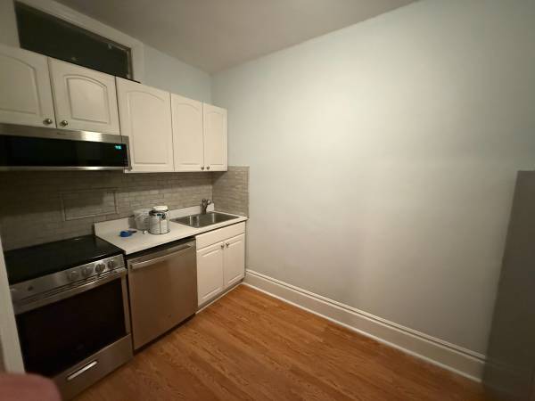 Back Bay / Fenway Studio Apartment - $2400 1