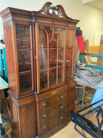 China cabinet hutch 1