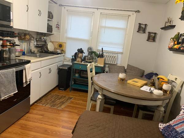 $1835.00 / 1br - 1 Bdrm: Lovely, Cute, Sunny, Cozy 2 fl, Centrally63676257670659124