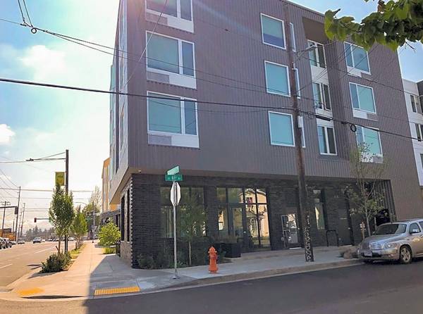 $1,166 / 1hab - 468ft2 - ¡Ubicado en Portland!, Mantenimiento en el lugar, 1hab 1ba (8118 SE Division St, Portland, OR)63672618934785120