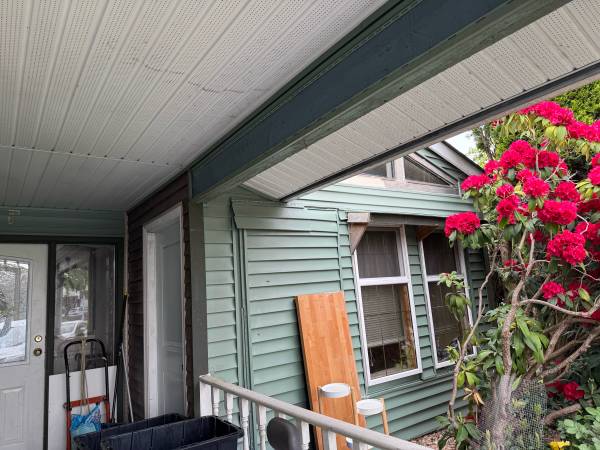 Private Room for Rent in Detached House - Willoughby Way, Langley, BC 1