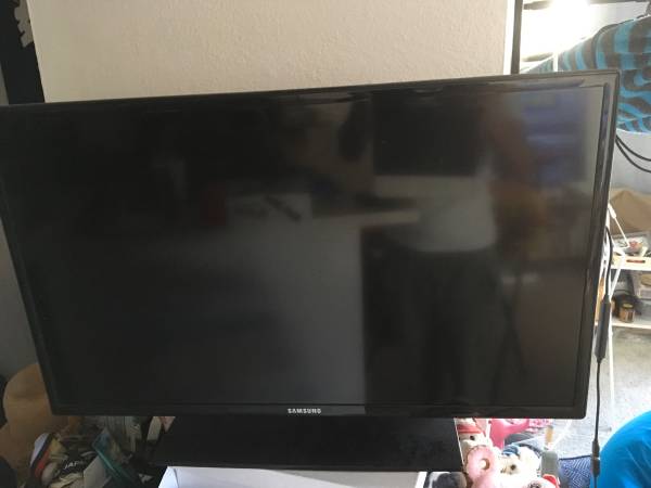 32"Samsung TV&Roku TV stick+ set 1