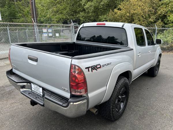 2011 Toyota Tacoma Double Cab SR5 TRD Sport 4WD V6 --Auto, Clean title - $23,950 (kirkland)63613916609923124