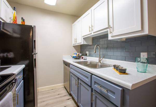 $965 / 1hab - 616ft2 - Acceso para discapacitados, techos de 9 pies, refrigerador (7700 E Speedway Blvd, Tucson, AZ)63674860408193123