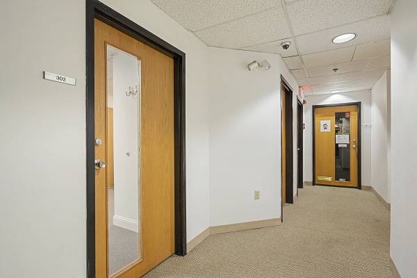 $800 Shared Office Space $700 (Boston)63655287787139121