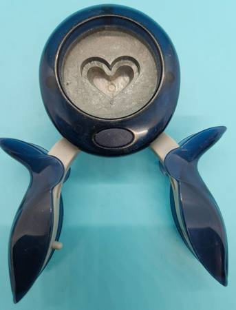 FISKARS Small Blue Heart Squeeze Punch 1
