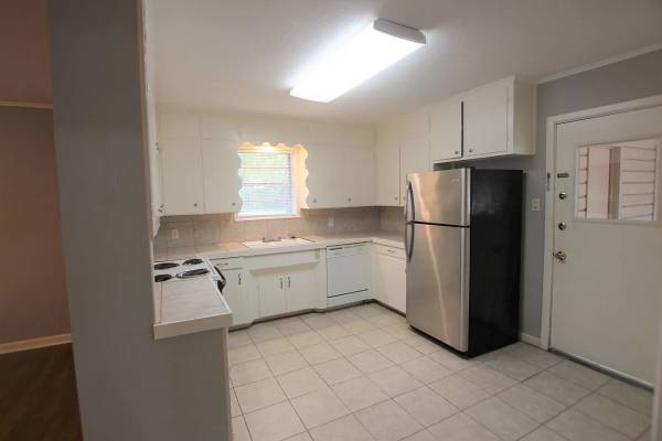 $1,000 / 3br - 1863ft2 - HOUSE FOR RENT (Tyler)64037559609345124