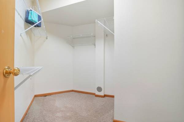 $2,400 / 4br - 2064ft2 - AVAILABLE NOW-LARGE 4BR TOWN HOME IN CORALVILLE (8 Redtail Ct, Coralville, IA)63990670822147121