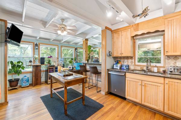$1 / 4br - Oceanview Folly Beach Home Steps to Sand Seasonal Lease (Folly Beach)64016108276739122