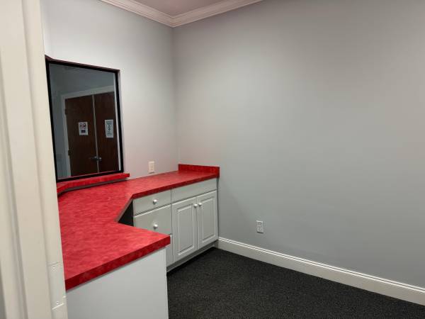 $3,500 / 2200ft2 - 2200 pies cuadrados de oficina cerca de Crabtree - Oficina médica lista (Creedmoor)63685979949185124