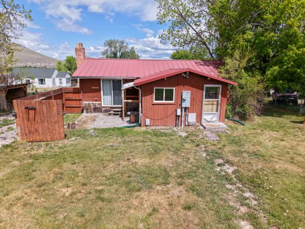 $360,000 / 3br - 1910ft2 - Remodel Log Home (Dixon)63656993612801124