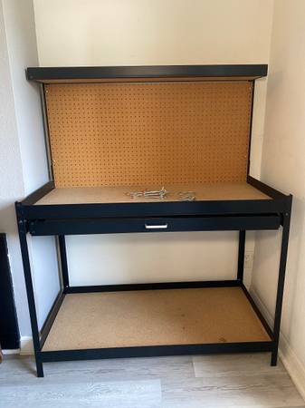 Heavy duty work bench (fully assembled/ In excellent shape) 1