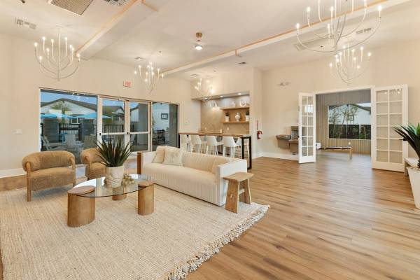 $1,699 / 1br - 676ft2 - 10-Foot Ceilings, Lower Insurance Costs (1381 N Gilbert Rd, Gilbert, AZ)63841708403843122