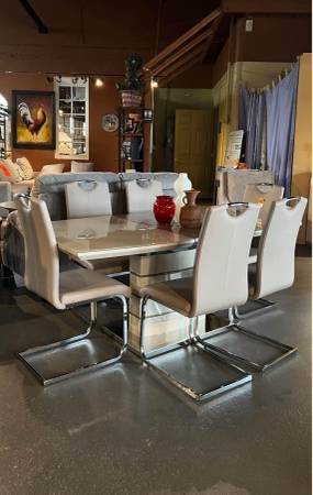 7 piece dining set table with 6 Chairs, Self-storing butterfly extensi 1