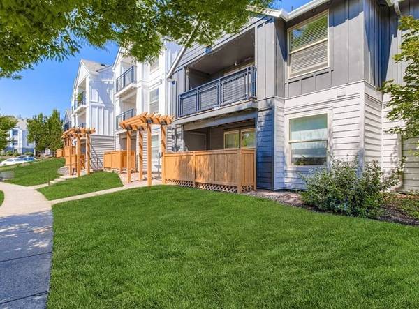 $1,900 / 2br - 961ft2 - Great For Couples, Roommates, Or People Who Really Like Elbow Room (Clackamas, OR)63831771833603124