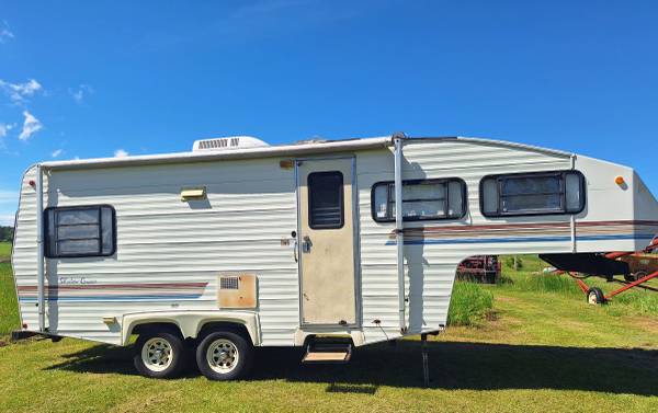 5th Wheel Camper 1