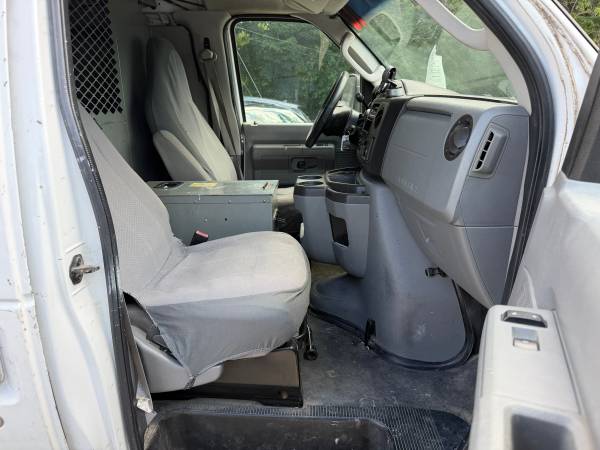 2010 Ford E-150 - Photo 10