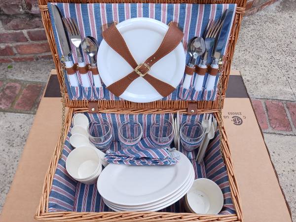 Wicker Picnic Basket 1