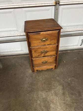 Solid Wood 3-Drawer Nightstand / End Table or Small Dresser 1