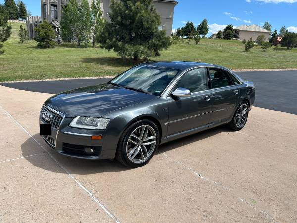2007 Audi S8 1