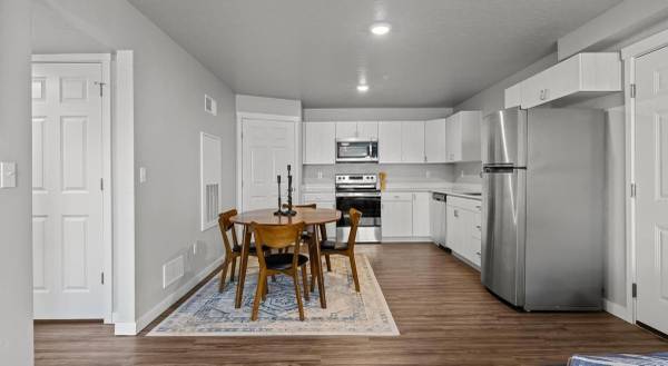 $2,300 / 3br - 1780ft2 - Rare Offer: 1 Month Free! Inviting 3 BR Home w/ Washer & Dryer (Boise)63794993478785121