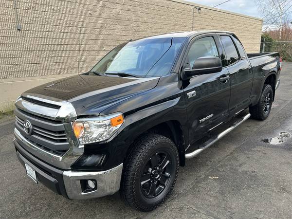 2014 Toyota Tundra Double Cab SR5 4WD 5.7L V8 --Clean title-- - $24,995 (kirkland)63613934778627120