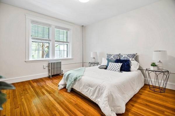 $3,000 / 2br - 825ft2 - South-facing 1st floor unit64213536325249123