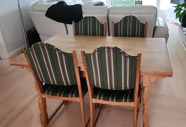 Vintage Solid Oak Extendable Dining Table–Seats 12 – 4 Chairs Included 1