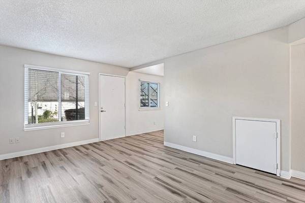 $1,765 / 2br - 816ft2 - 🍭Make Renew 4247 Your Home SWEET Home TODAY! 🍭64044028423425123