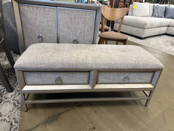 Bench with two drawers 1