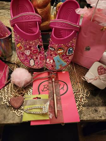 CUSTOM CROCS 👟💫🗣AND CELLPHONES🤳📱📞 BLING 1