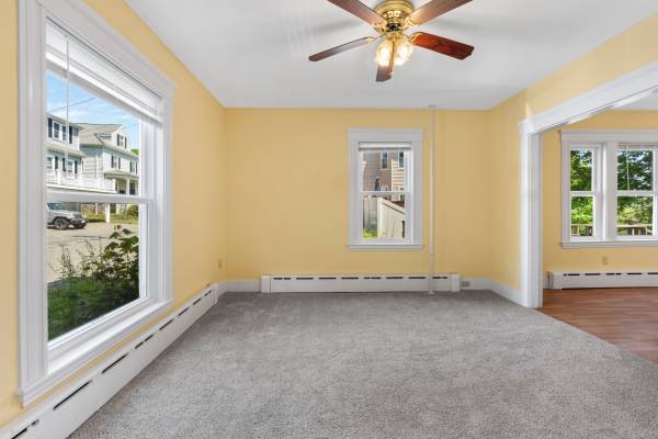 $3,800 / 4br - 1687ft2 - Spacious 3+ Bedroom Apartment in Quiet Beverly Neighborhood! (Ryal Side)63699256719619122
